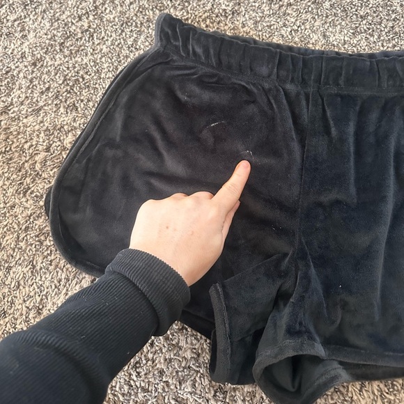 Juicy Couture black velour rhinestone shorts size large - Picture 4 of 6